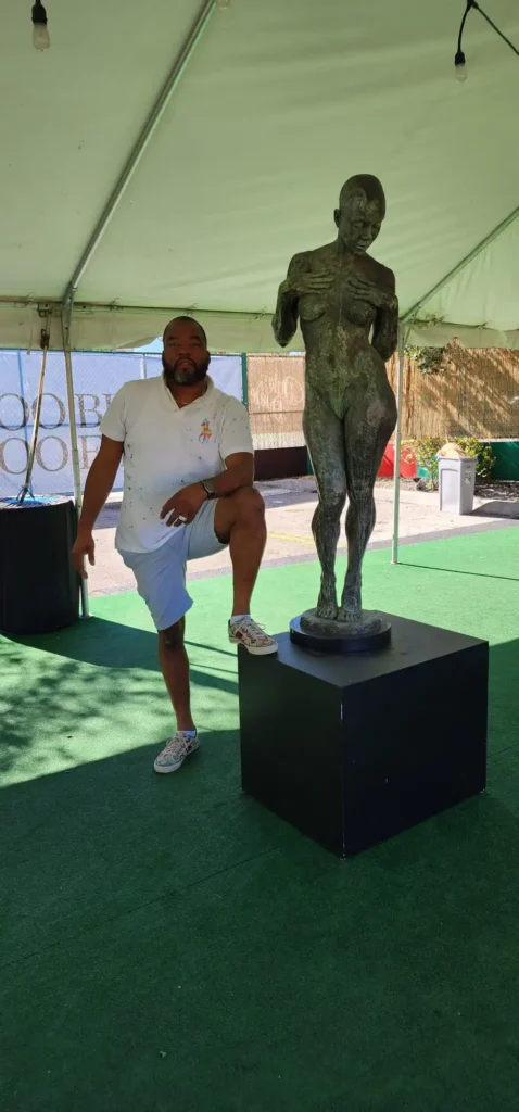 professional sculpture installation and art logistics